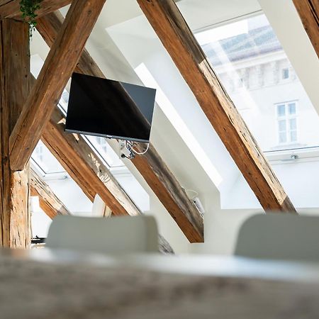 Central Living Apartments - Berggasse Wina Bagian luar foto