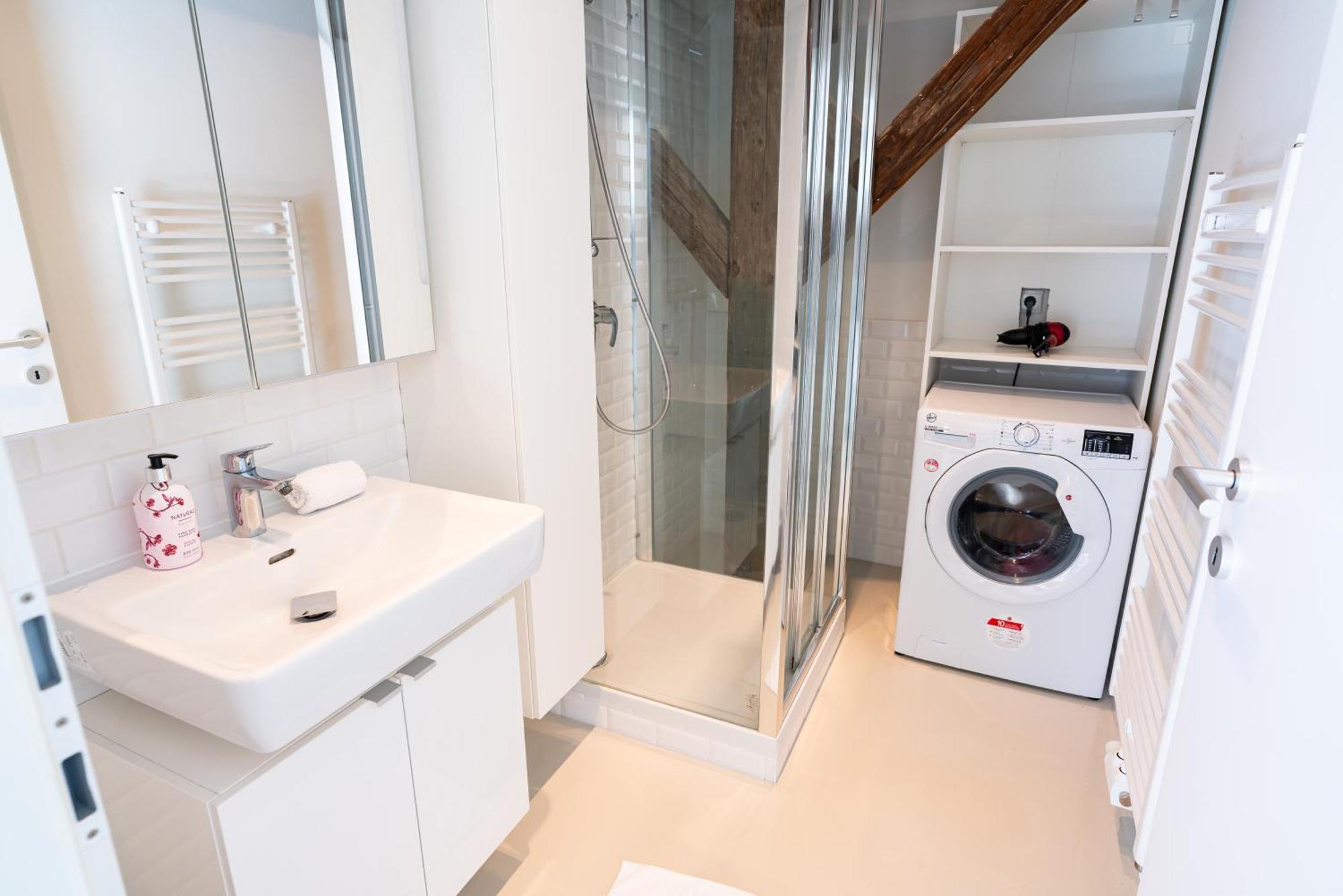 Central Living Apartments - Berggasse Wina Bagian luar foto