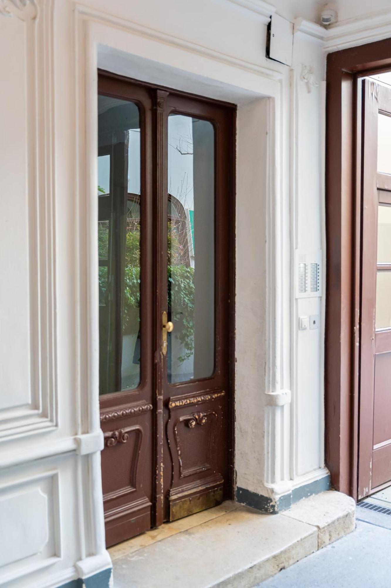 Central Living Apartments - Berggasse Wina Bagian luar foto