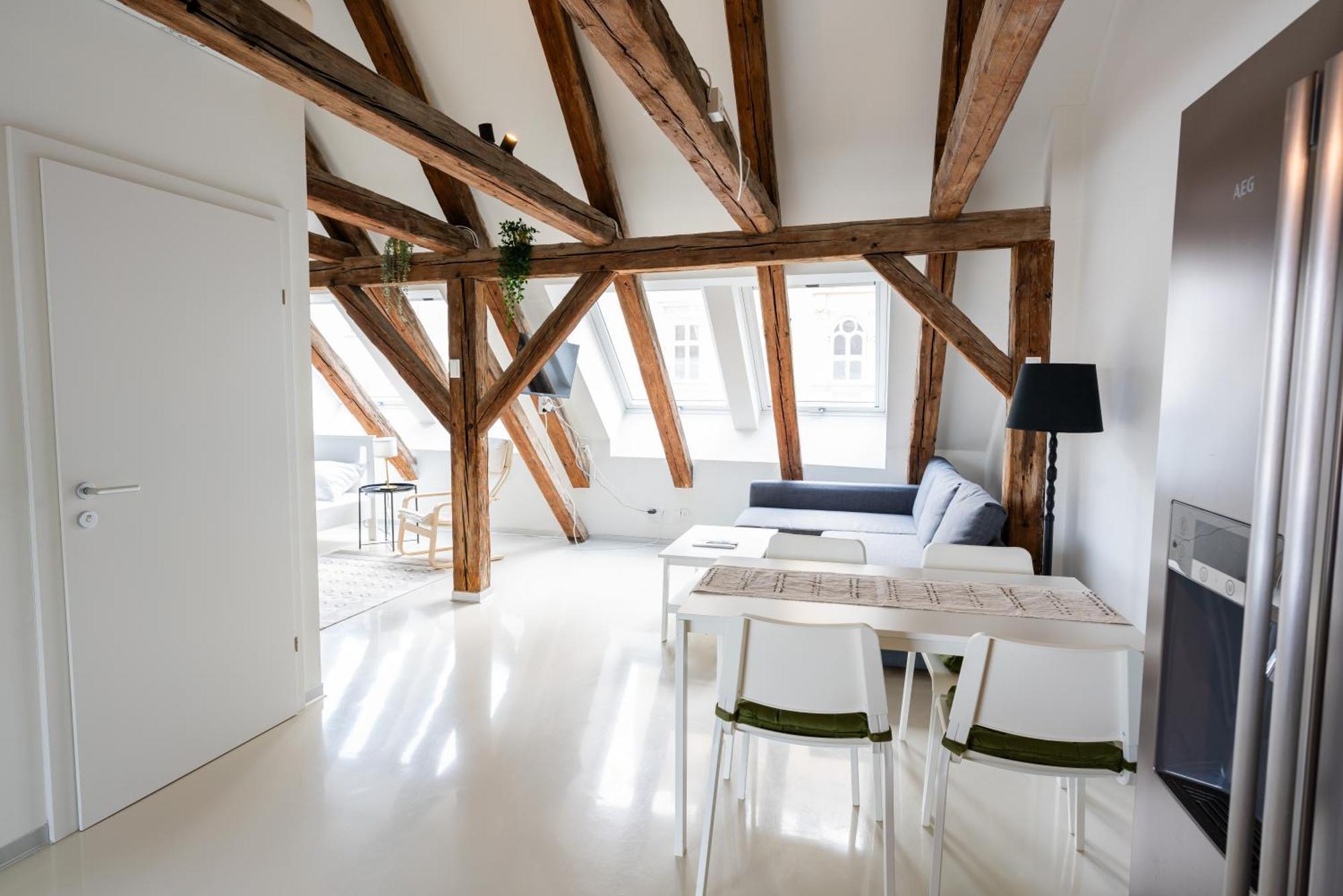 Central Living Apartments - Berggasse Wina Bagian luar foto